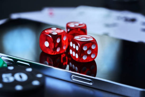 Betting layout: inside bets (high payout), outside bets (high frequency) Roulette betting layout with inside and outside bets
